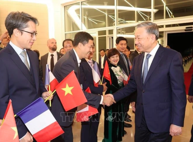 Promoting economic ties with Francophone community a priority of Vietnam: leader